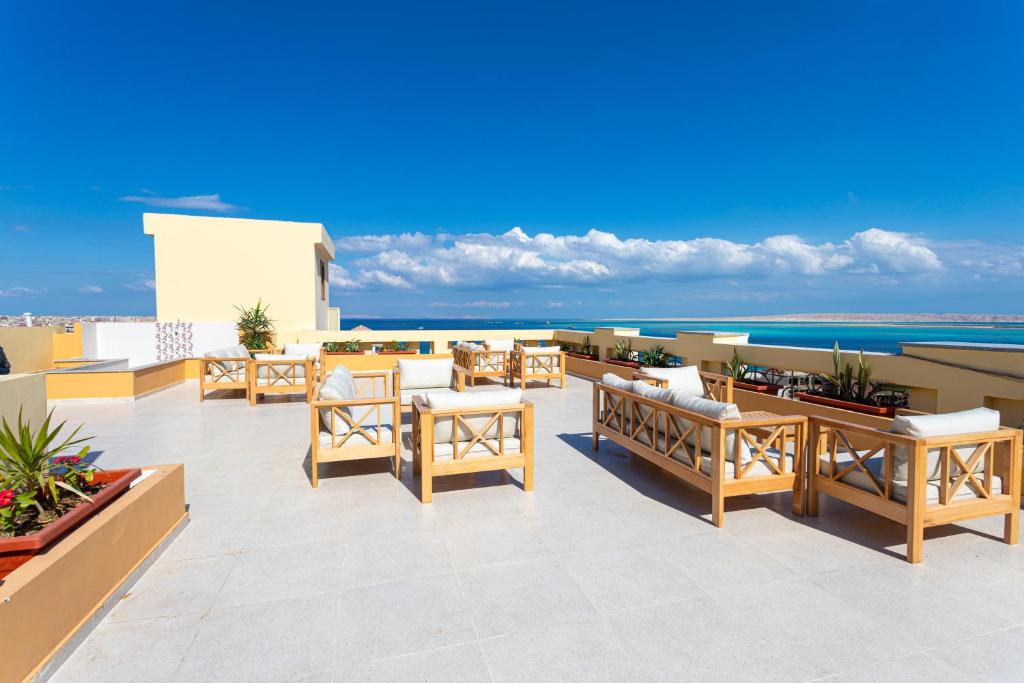 R Lazur Hotel Apartments